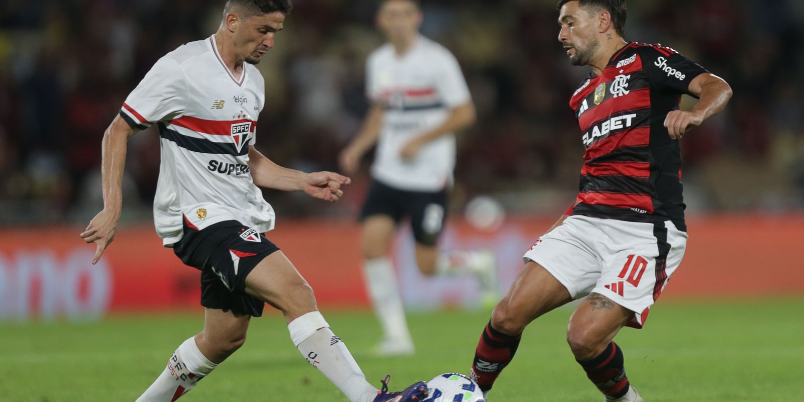buscando-a-lideranca-do-brasileiro,-flamengo-enfrenta-o-sao-paulo