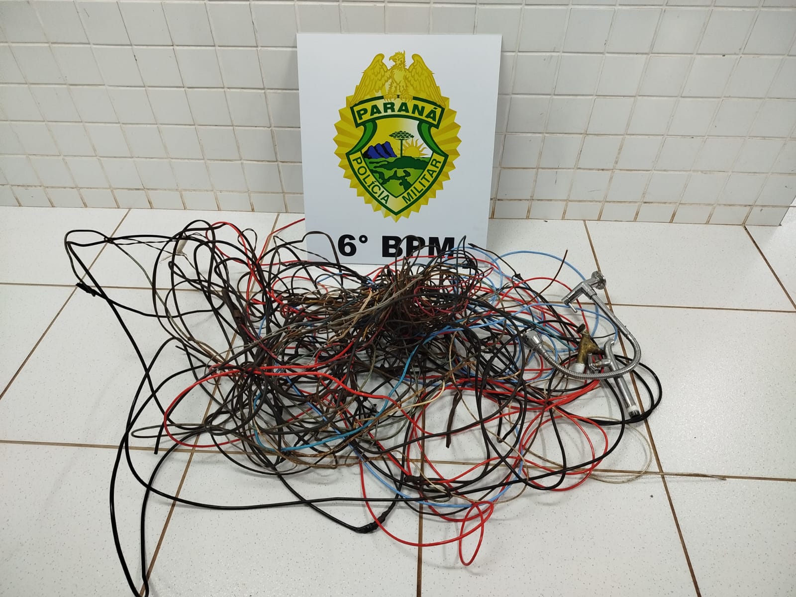 dupla-e-presa-em-flagrante-por-furto-em-imovel-no-centro-de-cascavel