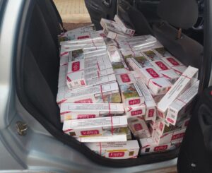 veiculo-com-cigarros-contrabandeados-e-apreendido-apos-fuga-em-assis-chateaubriand