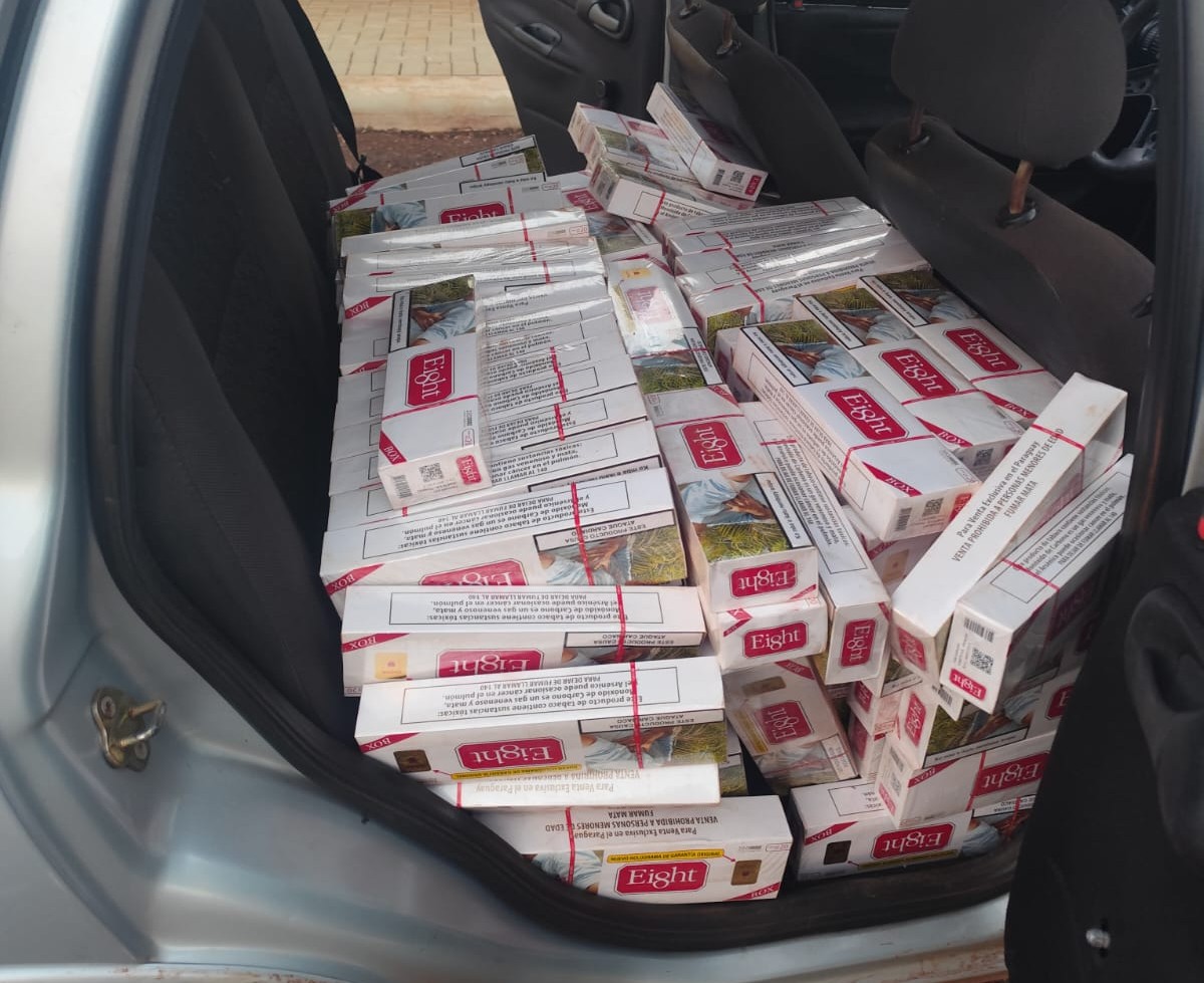 veiculo-com-cigarros-contrabandeados-e-apreendido-apos-fuga-em-assis-chateaubriand