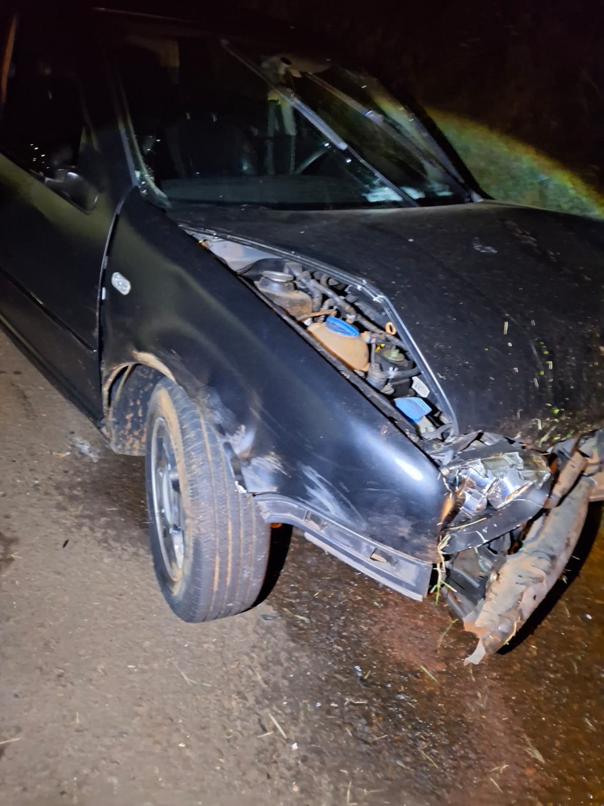 carro-e-encontrado-abandonado-apos-capotamento-na-br-467-em-cascavel