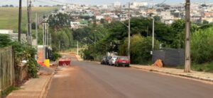 moradores-improvisam-faixa-e-cobram-medidas-contra-excesso-de-velocidade-no-lago-azul