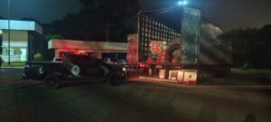 bpfron-e-pf-apreendem-carreta-com-3.600-garrafas-de-vinho-argentino