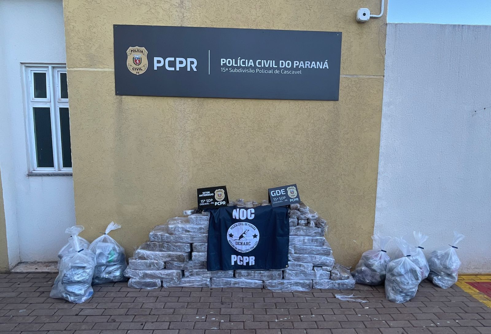 pcpr-cumpre-mandados-e-apreende-mais-de-380-quilos-de-drogas-em-cascavel