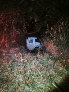 caminhao-sai-da-pista-e-motorista-fica-ferido-na-pr-239-em-iracema-do-oeste