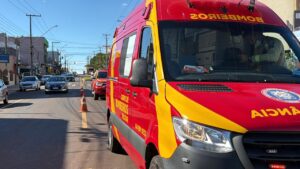 homem-fica-gravemente-ferido-ao-bater-moto-eletrica-contra-porta-de-caminhonete-em-cascavel