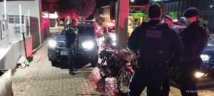 adolescente-e-flagrado-empinando-moto-e-e-apreendido-da-guarda-municipal-em-cascavel