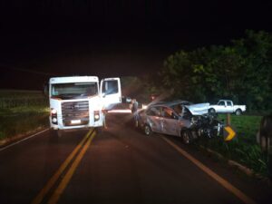 acidente-envolvendo-tres-veiculos-deixa-feridos-na-pr-239-em-campina-da-lagoa