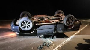 veiculo-capota-na-pr-495-em-pato-bragado