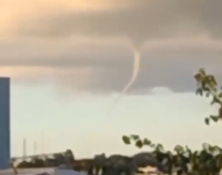 nuvem-funil-e-registrada-em-cascavel-durante-tarde-de-calor
