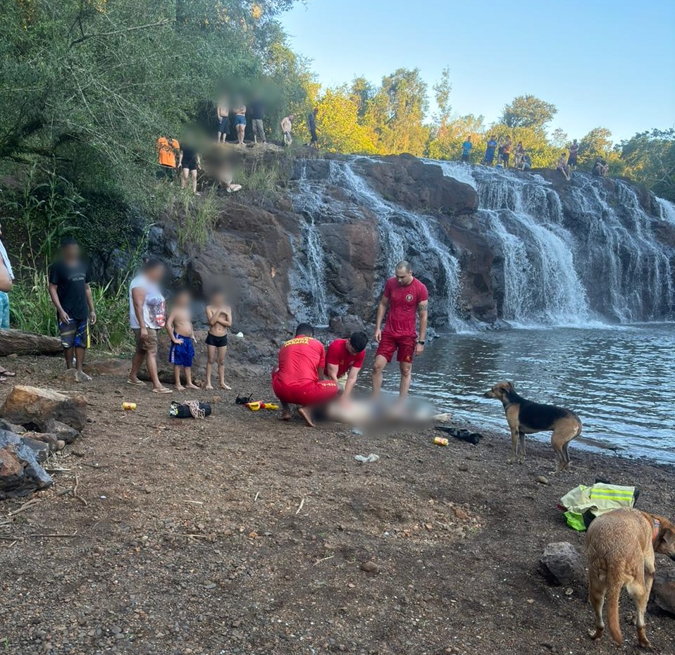 jovem-morre-afogado-e-adolescente-e-resgatado-em-cachoeira-em-campo-mourao