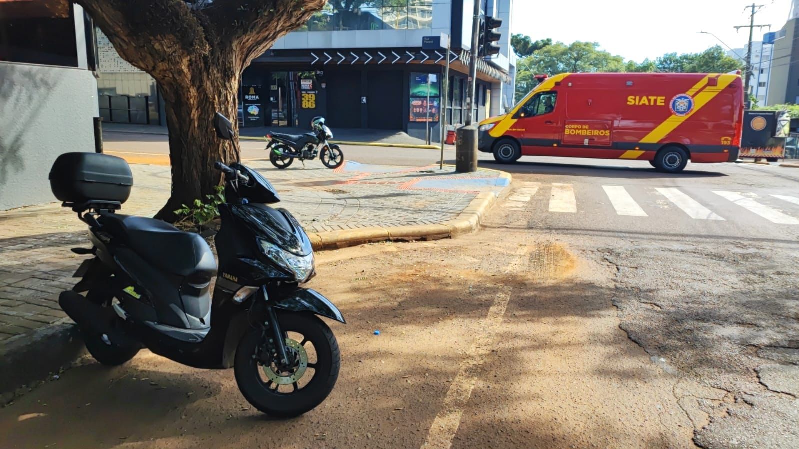 acidente-entre-motocicletas-deixa-dois-feridos-no-centro-de-cascavel