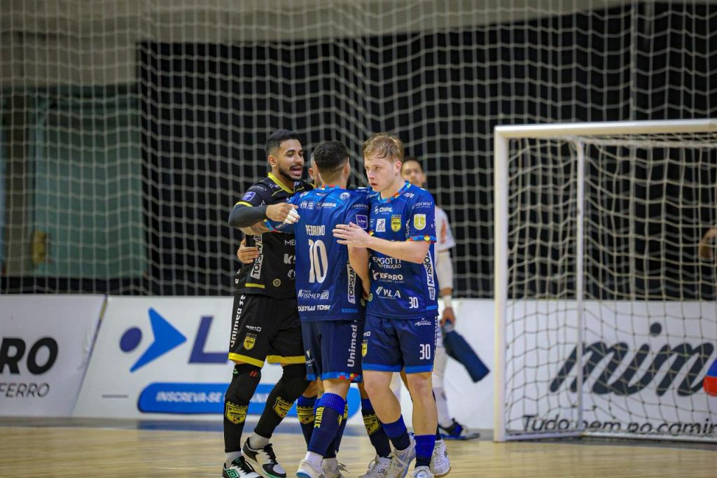 jaragua-goleia-umuarama-e-fecha-rodada-na-vice-lideranca-da-lnf-cresol-2026