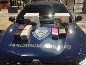 mulher-e-abordada-com-produtos-do-paraguai-na-rodoviaria-de-cascavel