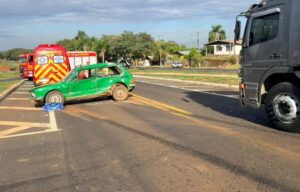 colisao-entre-caminhao-e-brasilia-mobiliza-bombeiros-na-br-158,-em-coronel-vivida