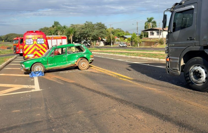 colisao-entre-caminhao-e-brasilia-mobiliza-bombeiros-na-br-158,-em-coronel-vivida