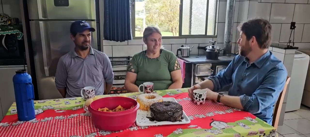 cafe-com-ph:-casal-realiza-sonho-no-campo-e-amplia-producao-leiteira