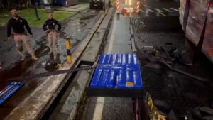 prf-apreende-mais-de-uma-tonelada-de-maconha-escondida-em-compartimento-oculto-de-caminhao