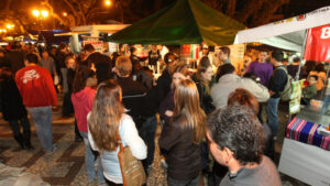 mais-que-pastel:-feiras-de-curitiba-movimentam-renda-e-atraem-turistas