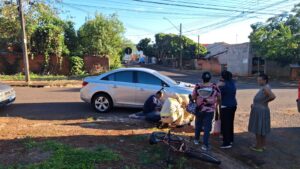 ciclista-fica-ferida-apos-ser-atingida-por-carro-no-bairro-paulo-godoy
