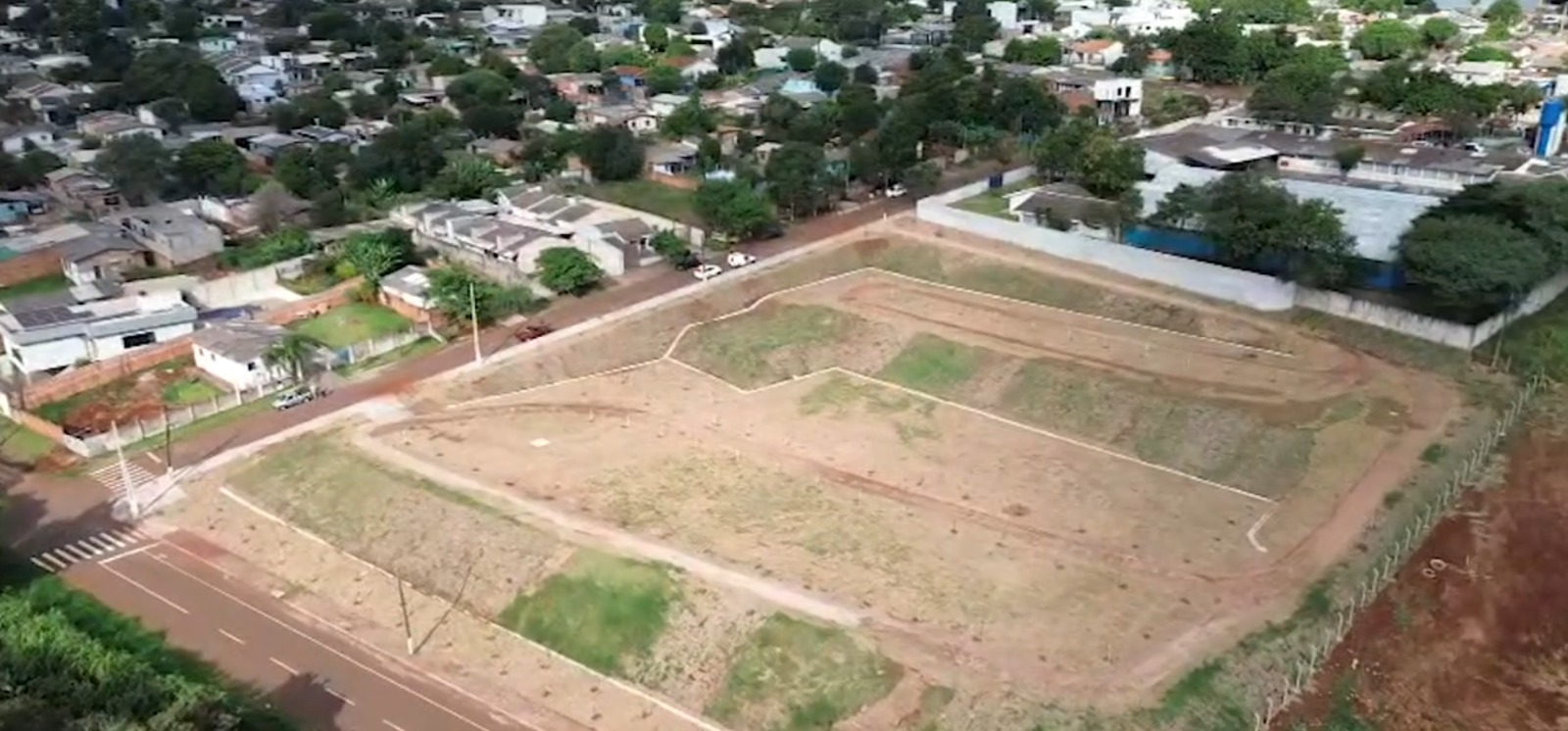 terreno-que-recebeu-lodo-do-lago-e-preparado-para-uso
