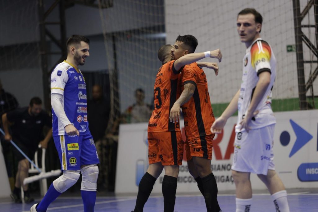 dracena-vence-blumenau-e-mantem-lideranca-invicta-na-lnf-silver-cresol