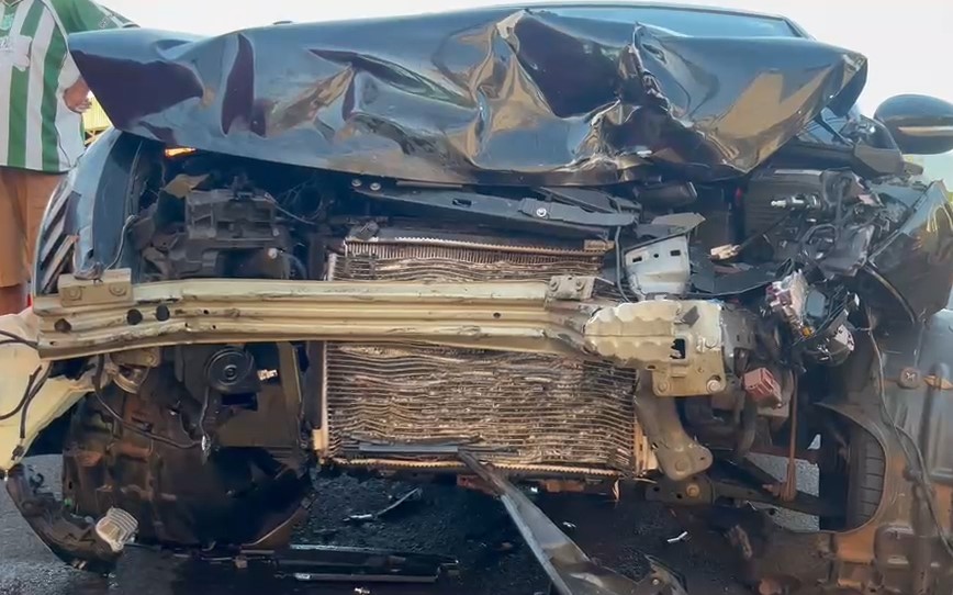 acidente-entre-dois-carros-mobiliza-siate-no-bairro-coqueiral,-em-cascavel