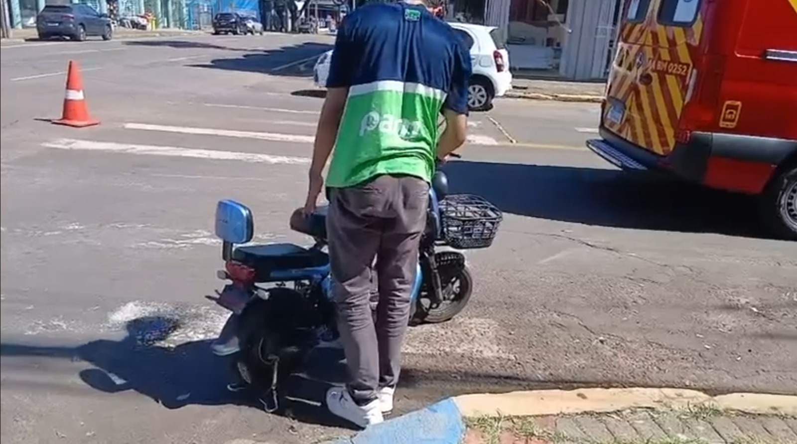 adolescente-fica-ferido-apos-acidente-com-scooter-eletrica-em-cascavel