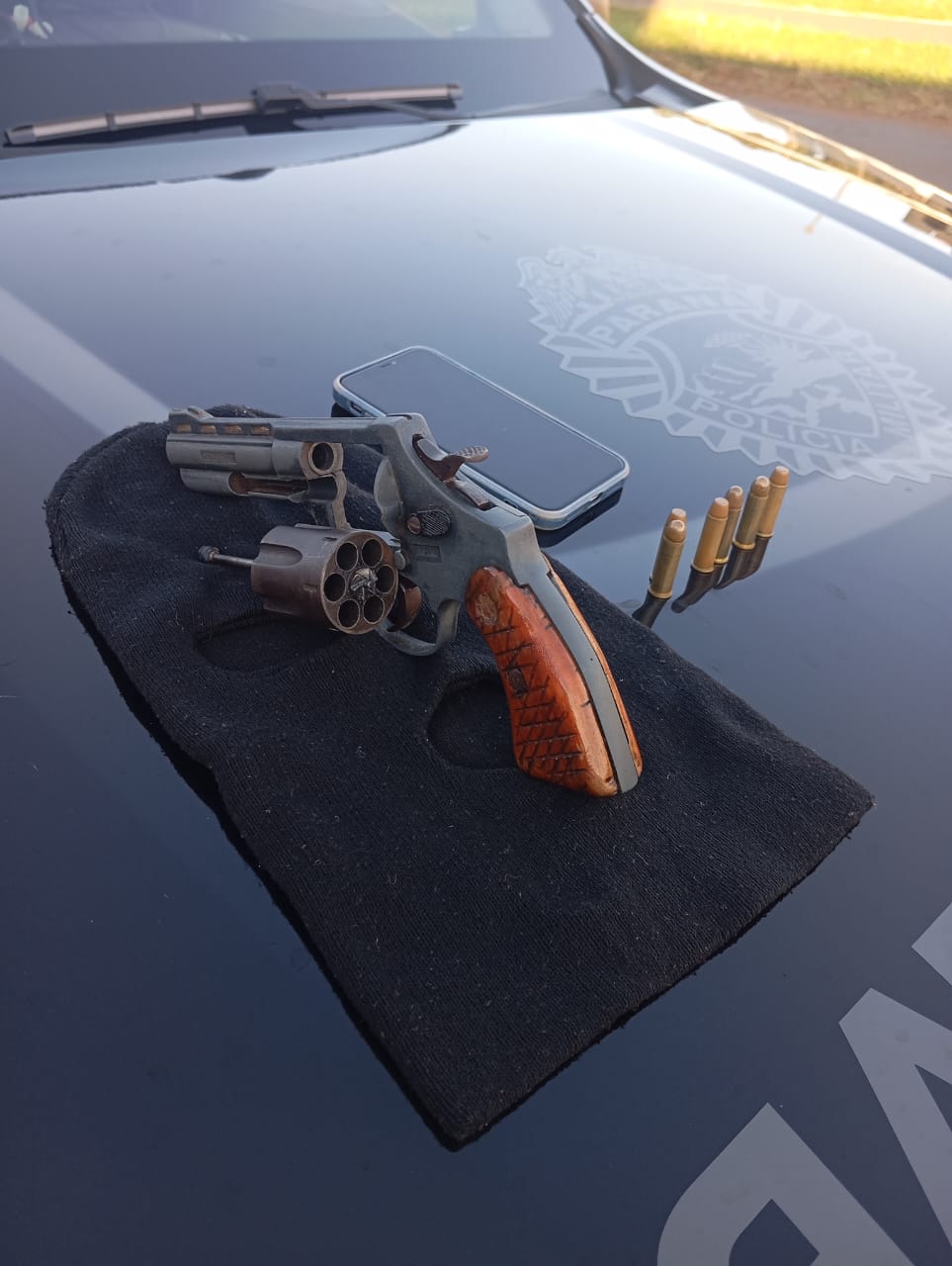 grupo-e-preso-com-arma-e-drogas-apos-furto-em-cascavel