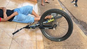 adolescente-sofre-fratura-ao-cair-de-bicicleta-no-bairro-santa-cruz