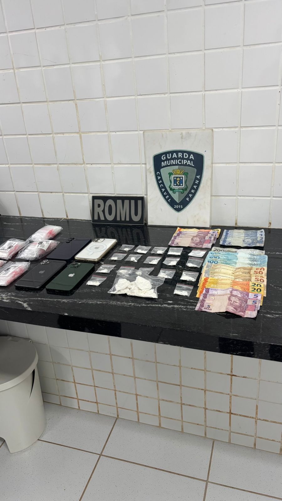 romu-apreende-cocaina,-dinheiro-e-materiais-do-trafico-no-bairro-morumbi