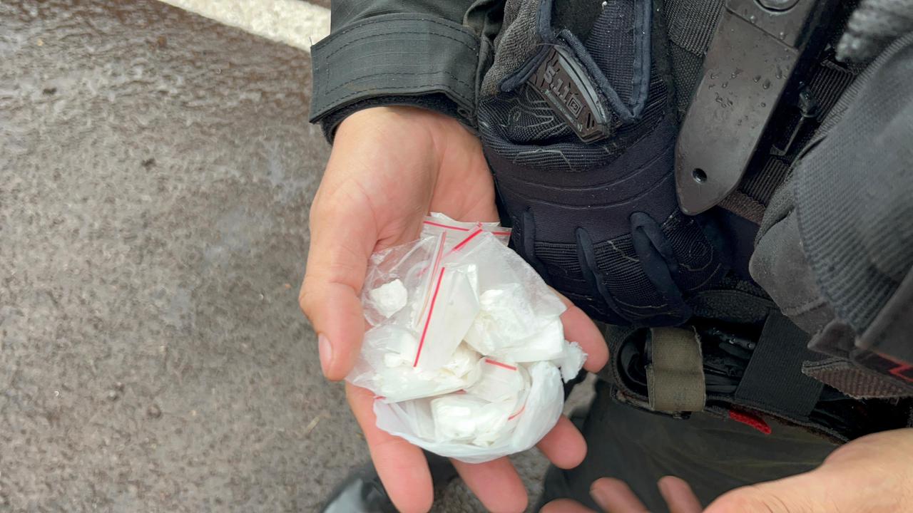 casal-e-detido-com-porcoes-de-cocaina-durante-abordagem-da-romu-em-cascavel