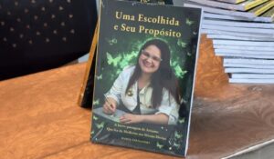 mae-lanca-livro-em-memoria-de-medica-vitima-de-tragedia-aerea