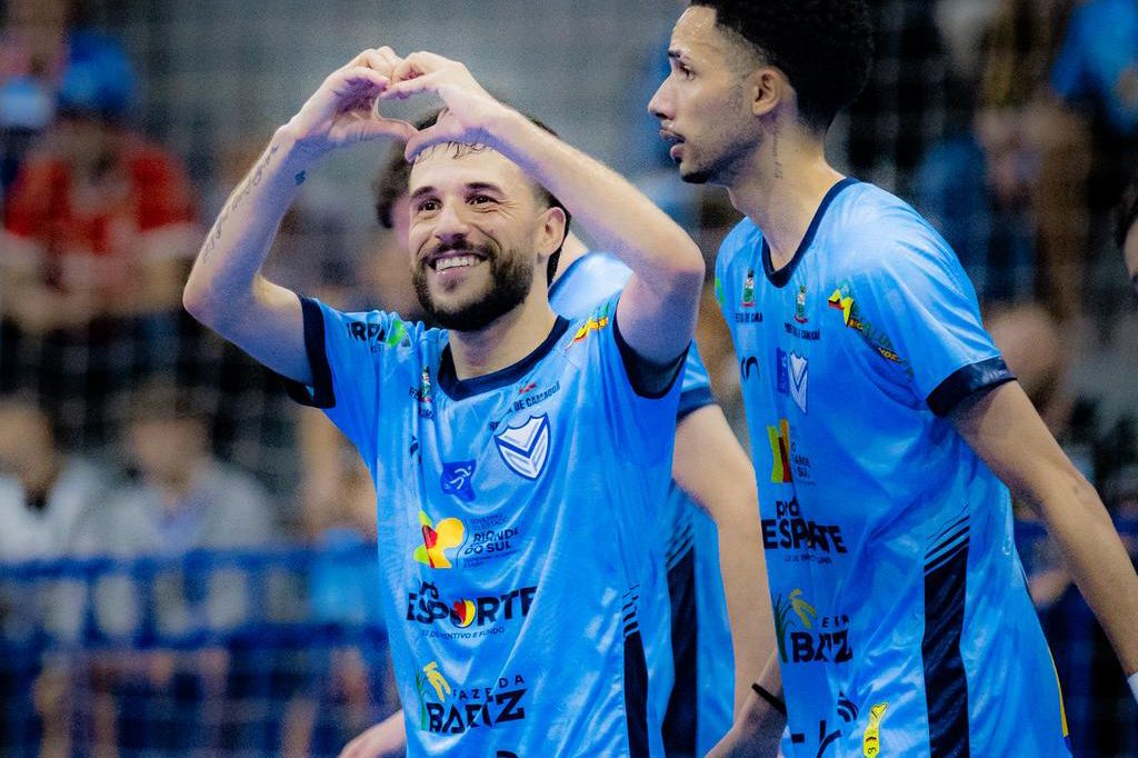 velez-goleia-penarol-e-garante-vaga-na-final-da-taca-farroupilha-metroserra