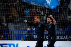 velez-camaqua-vence-sao-jose-em-jogo-movimentado-e-avanca-na-copa-lnf