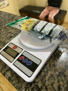 mulher-com-mandado-em-aberto-e-presa-com-drogas-em-boa-vista-da-aparecida