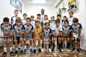 atletas-da-escola-joacaba-de-futsal-vivenciam-rotina-do-time-profissional
