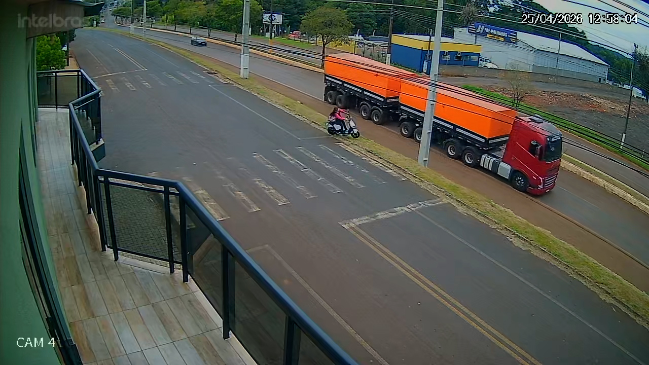 acidente-com-moto-eletrica-quase-termina-em-tragedia-em-clevelandia