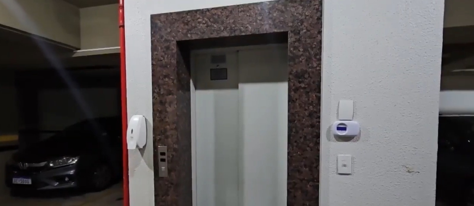 elevador-trava-com-quatro-pessoas-apos-queda-de-raio-em-cascavel