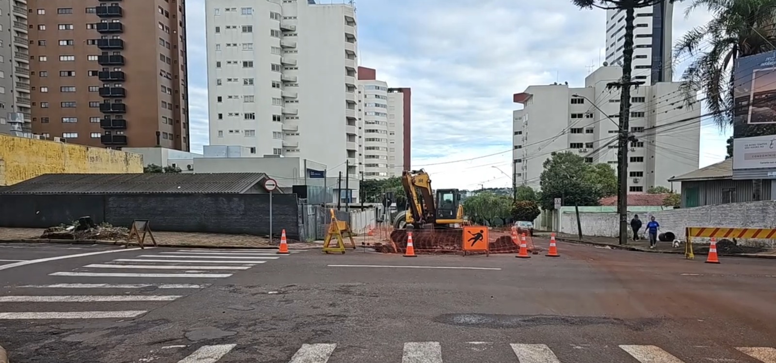 obra-na-rua-olavo-bilac-promete-acabar-com-alagamentos-antigos-em-cascavel