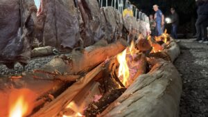 costeloes-comecam-a-ser-preparados-para-a-festa-do-trabalhador-em-cascavel