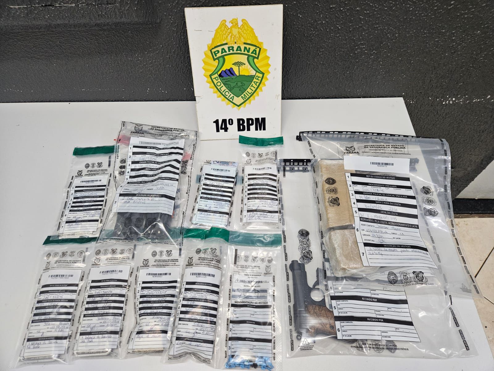policia-militar-prende-dois-homens-e-apreende-drogas-e-arma-em-foz-do-iguacu