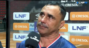fim-de-ciclo:-deividy-hadson-chora-ao-se-despedir-do-cascavel-futsal-apos-empate-em-sp