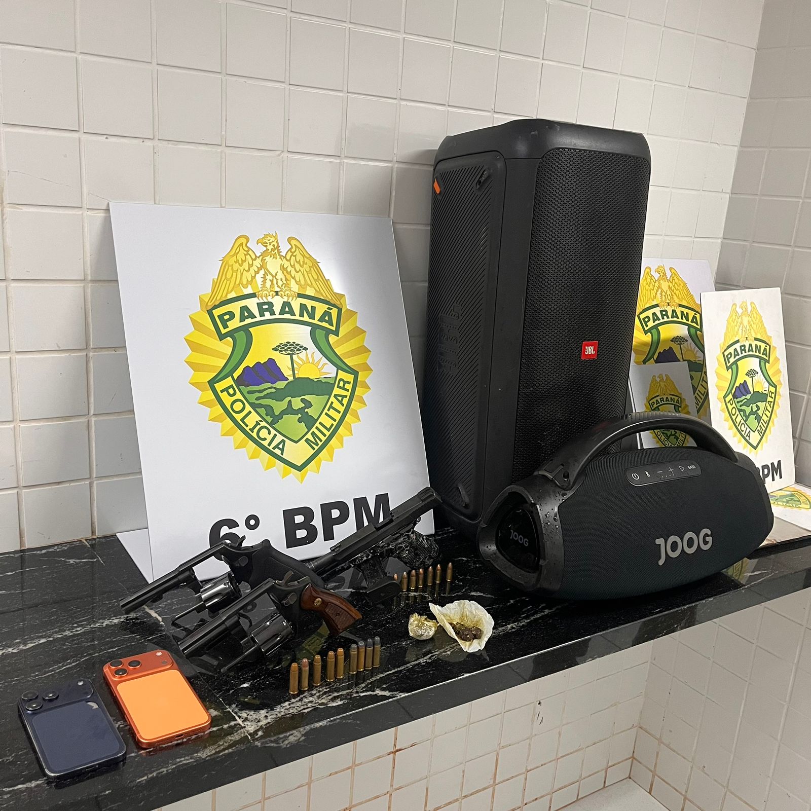 pm-apreende-armas-e-drogas-em-casa-de-eventos-no-bairro-santa-felicidade,-em-cascavel