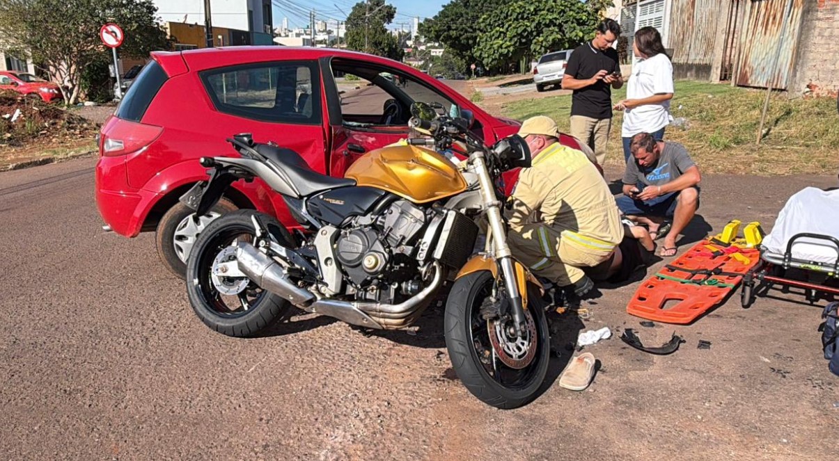 motociclista-fica-ferido-apos-acidente-com-carro-no-bairro-santa-cruz