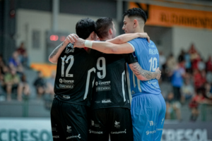 blumenau-vence-sao-lourenco-e-encosta-no-g-4-da-lnf-silver-cresol