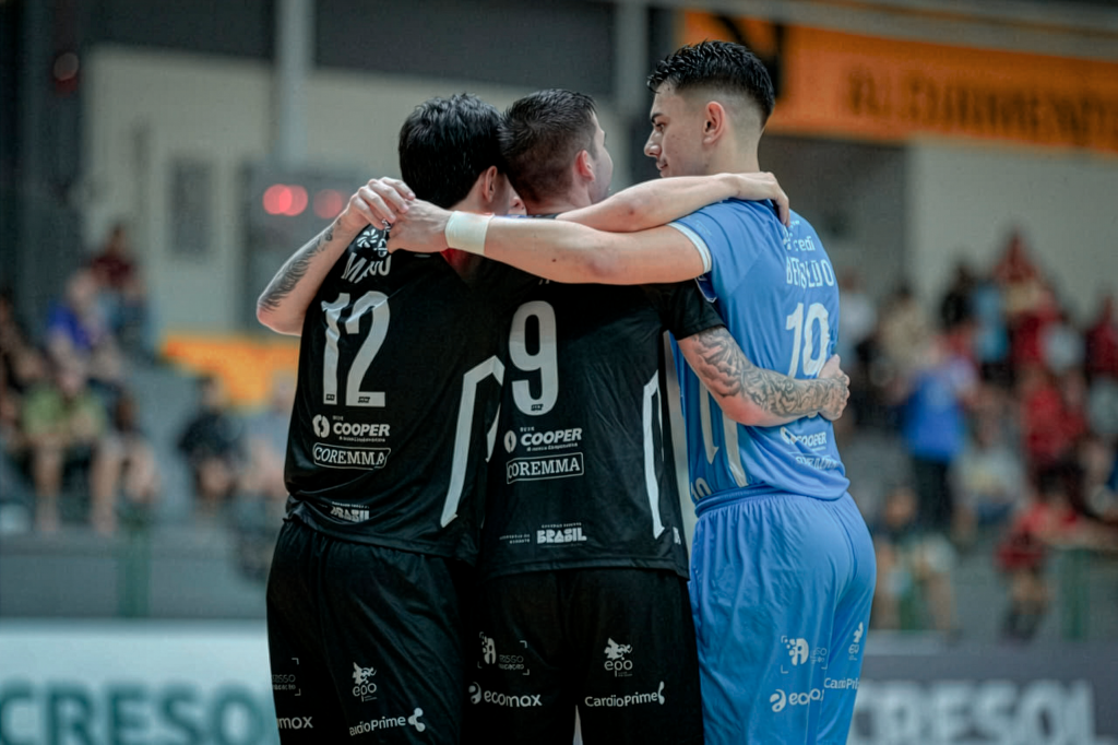 blumenau-vence-sao-lourenco-e-encosta-no-g-4-da-lnf-silver-cresol