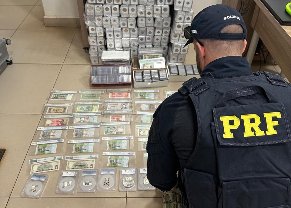 tesouro-em-transito:-prf-intercepta-colecao-de-moedas-e-cedulas-estrangeiras-na-br-277