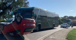 perseguicao-cinematografica-termina-com-homem-foragido-e-acidente-com-onibus-na-rodovia