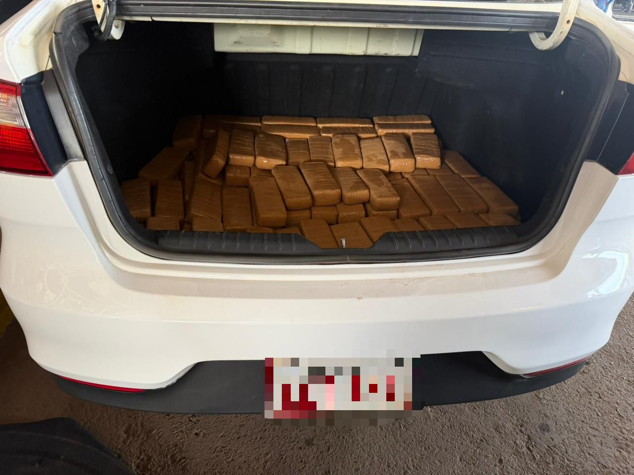 rf-apreende-124-kg-de-maconha-em-carro-na-ponte-da-amizade
